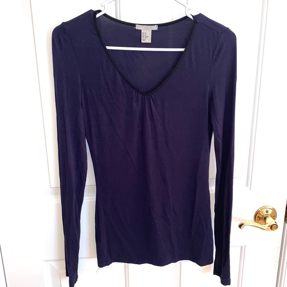 H&M navy blue long sleeve v-neck top. Size XS